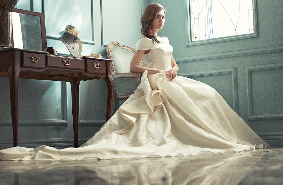 Timeless Shine in Silver Grace